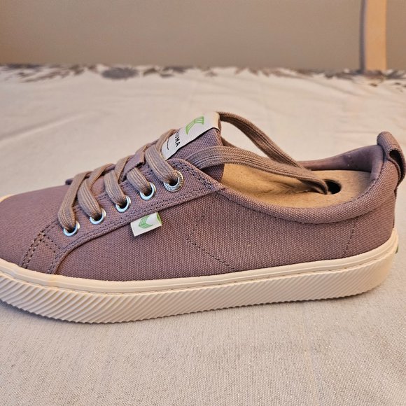 NIB Cariuma Sneakers - Picture 6 of 13